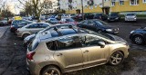 Parkowanie we wspólnocie mieszkaniowej. Jak uniknąć konfliktów, gdy miejsc jest mniej niż aut?
