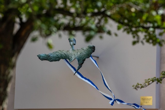 Nowa krakowska rzeźba "Anioł światła" dłuta Enrico Muscetry