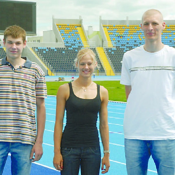 Od lewej: Paweł Wojciechowski, Małgorzata Reszka i Wojciech Delimata już zapoznali się z nowym stadionem.