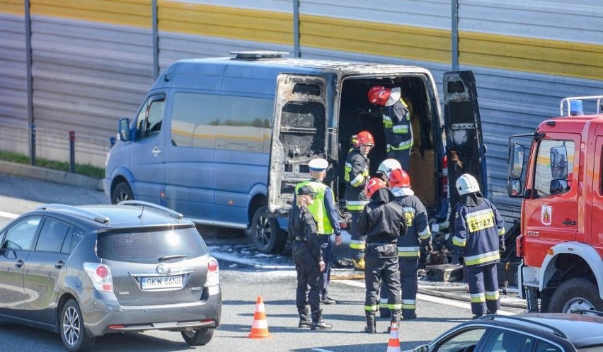 Na autostradzie A1 spłonął samochód zespołu BOKKA, który...