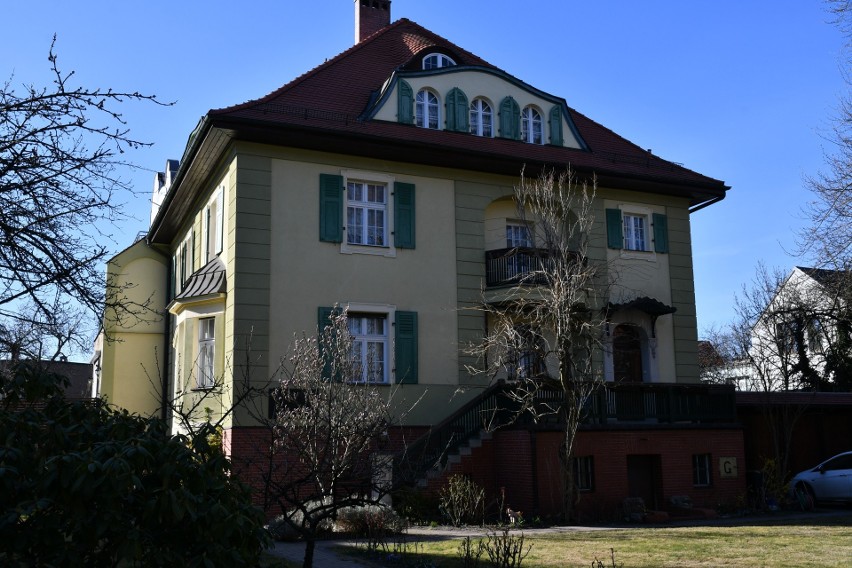 Willę zbudowano w 1905 dla Theodora Lutzenkirchena....