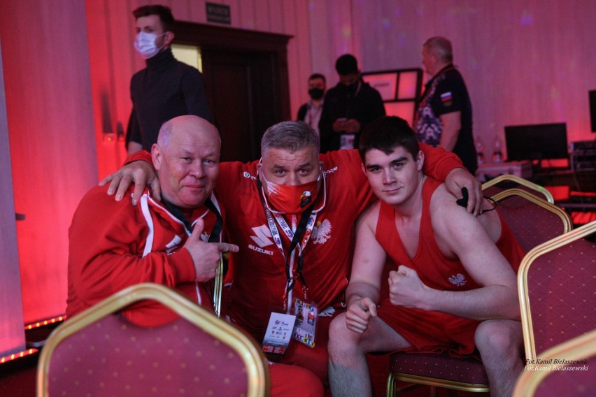 Jakub Straszewski już po ceremonii ważenia. W piątek walczy o złoty medal Młodzieżowych Mistrzostw Świata [ZDJĘCIA]