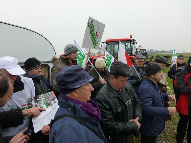 Protest w Pławinku trwa.