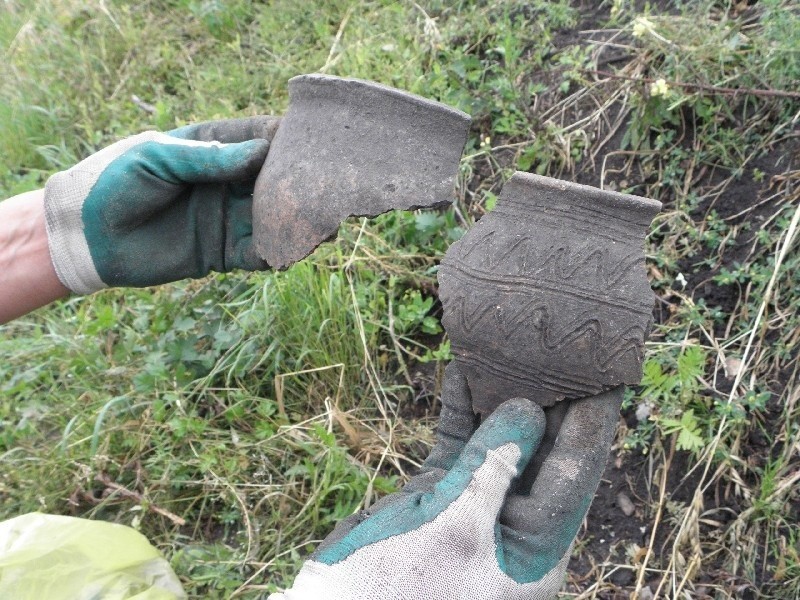 Fragmenty ceramiki odnalezione w Murzynnie