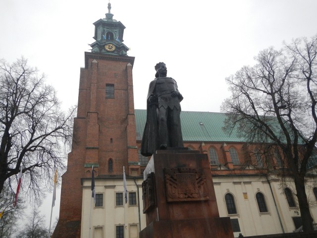 Archikatedra gnieźnieńska, czyli - jak się mówi - Matka wszystkich kościołów w Polsce, miejsce koronacji pięciu władców.