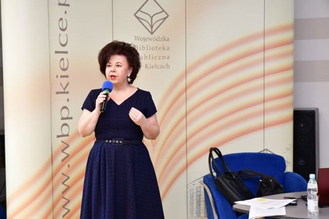 Profesor Marzena Marczewska wygłosiła w Wojewódzkiej Bibliotece Publicznej w Kielcach wykład na temat jak ludowe leczenie odnosi się do współczesności.