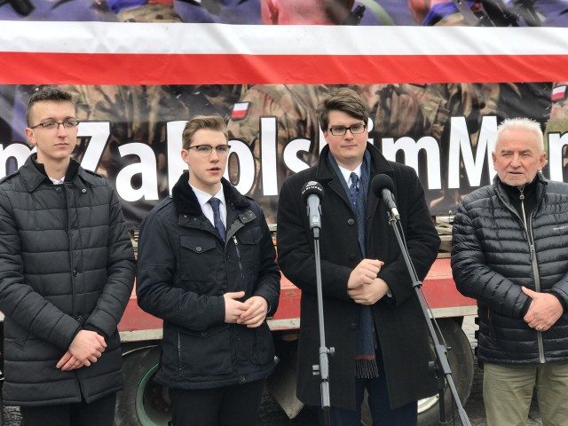 Murem za mundurem - politycy Solidarnej Polski wspierają polskich żołnierzy
