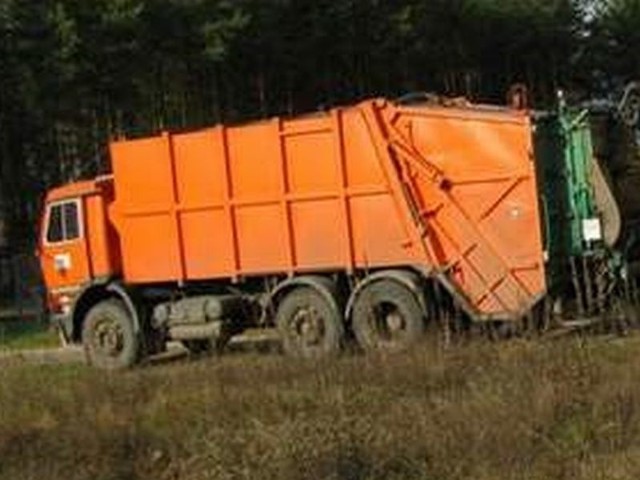 Obowiązująca od połowy ubiegłego roku ustawa "śmieciowa" miała zapobiegać sytuacjom, że odpady będą trafiały na dzikie wysypiska czy do lasów.