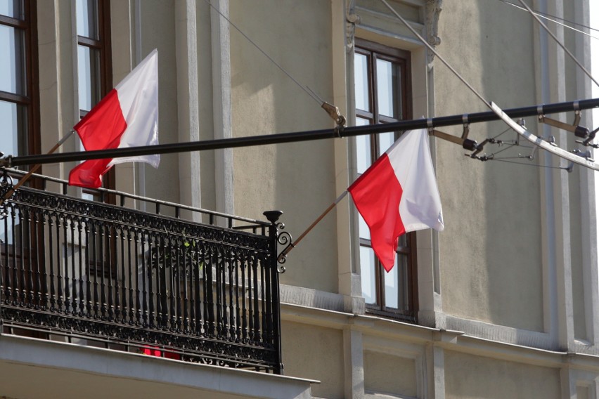 Lublinianie uczcili Święto Niepodległości. Na wielu budynkach w mieście wywieszono biało-czerwone flagi. Zobacz zdjęcia