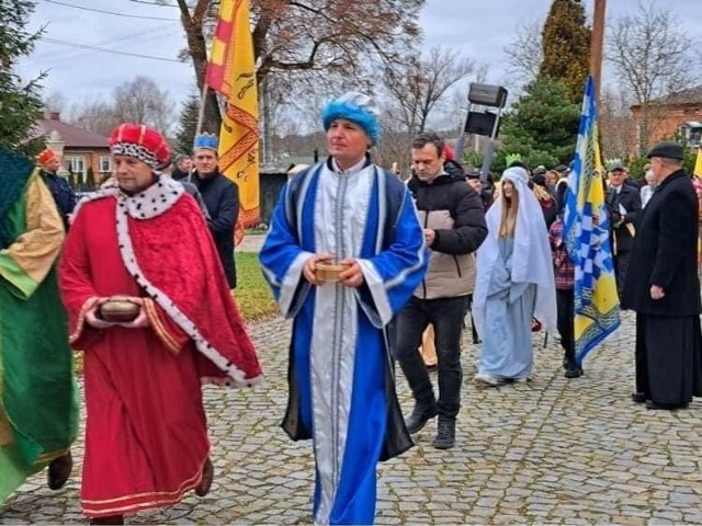 Orszak Trzech Króli w Koprzywnicy po raz pierwszy przeszedł ulicami w 2023 roku.