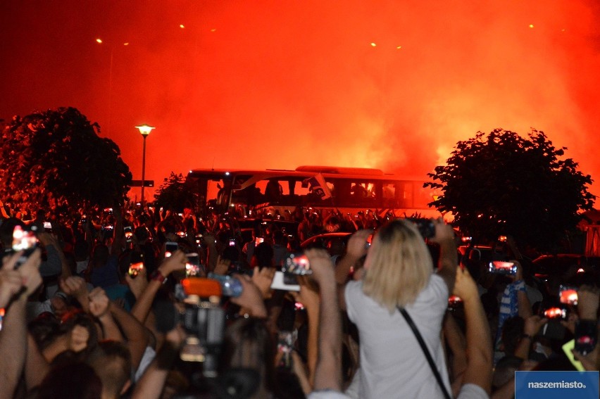 Feta pod Halą Mistrzów po zdobyciu mistrzostwa Polski 2018 przez Anwil Włocławek! [zdjęcia]