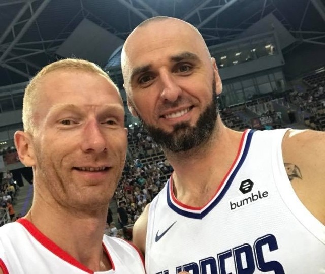 Karol Bielecki i Marcin Gortat pamiątkowe zdjęcie po meczu gwiazd w Łodzi.