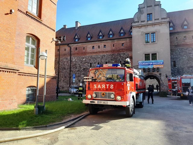 Hałas strażackich wozów, które pędziły na bytowski zamek przestraszył wszystkich. Pierwsze informacje: pali się zabytkowa warownia! Jacek Jażdżewski, rzecznik bytowskich strażaków uspokaja: to tylko ćwiczenia. 