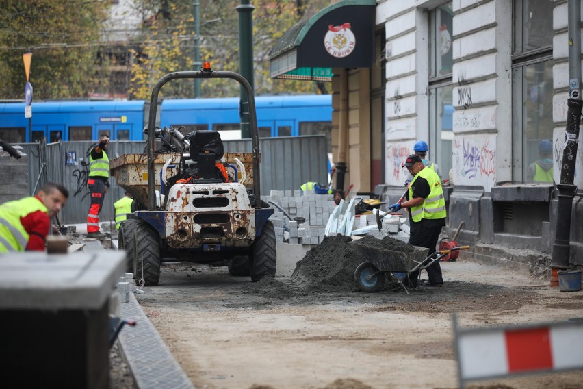 Kraków. Ostatnie prace przy realizacji zielonej ul. Krupniczej