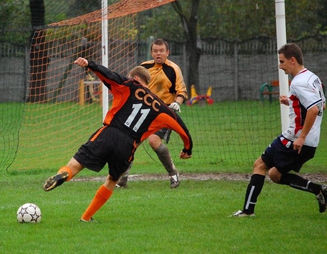 Piłkarze z Dąbrówek pokonali na wyjeździe 5-0 Koronę Rzeszów.