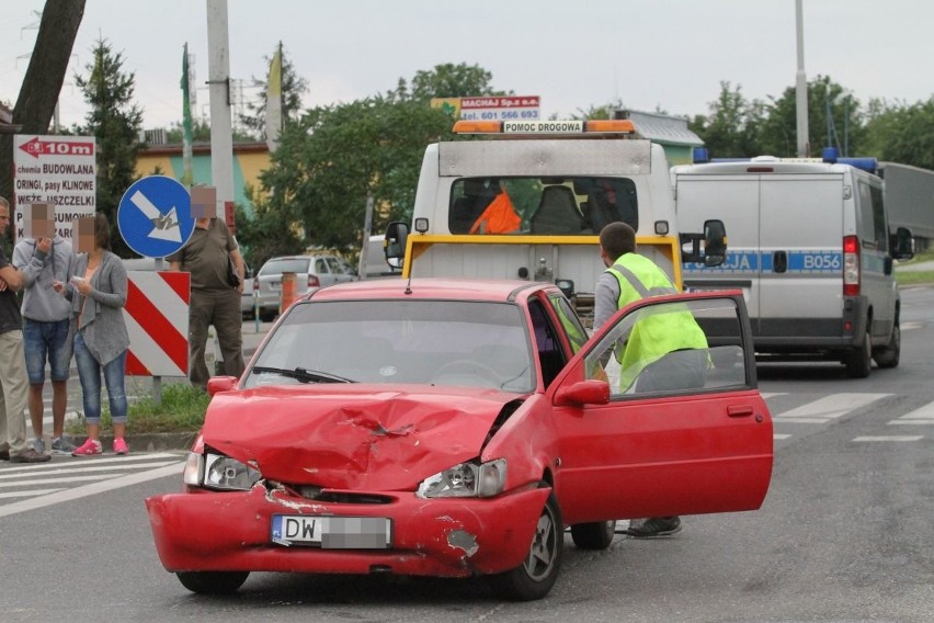 Wypadek na Karmelkowej. Zderzenie 3 aut