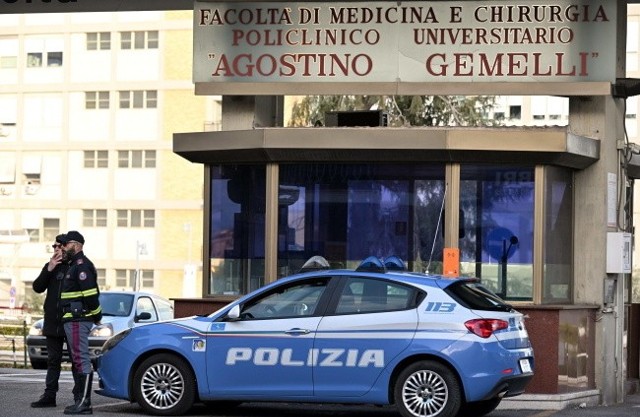 Papieski apartament w klinice Gemelli znajduje się na dziesiątym piętrze. Tam także hospitalizowany był kilka razy św. Jan Paweł II.