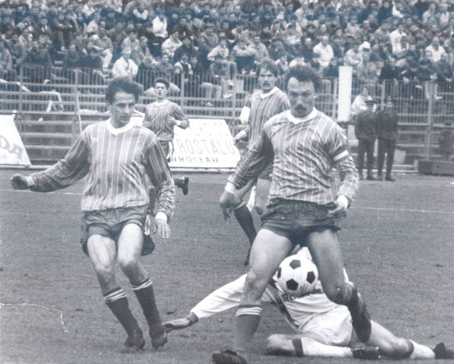 Zbigniew Mandziejewicz (z prawej). Wrocław, stadion przy ul. Oporowskiej. Wiosna 1989