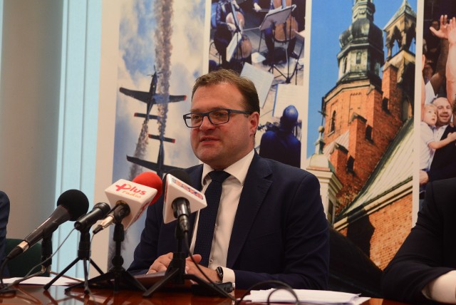 - Regionalna Izba Obrachunkowa pozytywnie oceniła wykonanie budżetu - mówi prezydent Radosław Witkowski.