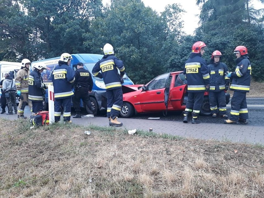 Czołowe zderzenie samochodów na ul. Łódzkiej....