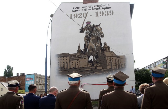 Dziś, 1 września 2021 r.,  oficjalne odsłonięto mural na kamienicy przy ul. Chełmińskiej 84 w Grudziądzu.