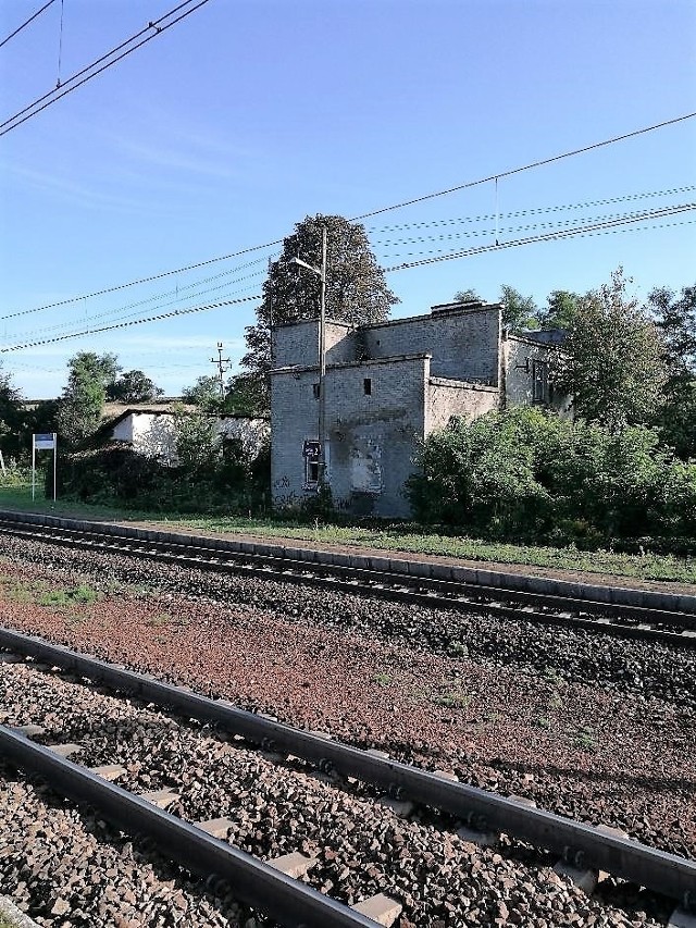 Stacja kolejowa w Szczepanowicach nie jest dobrą wizytówką ani PKP, ani Miechowszczyzny