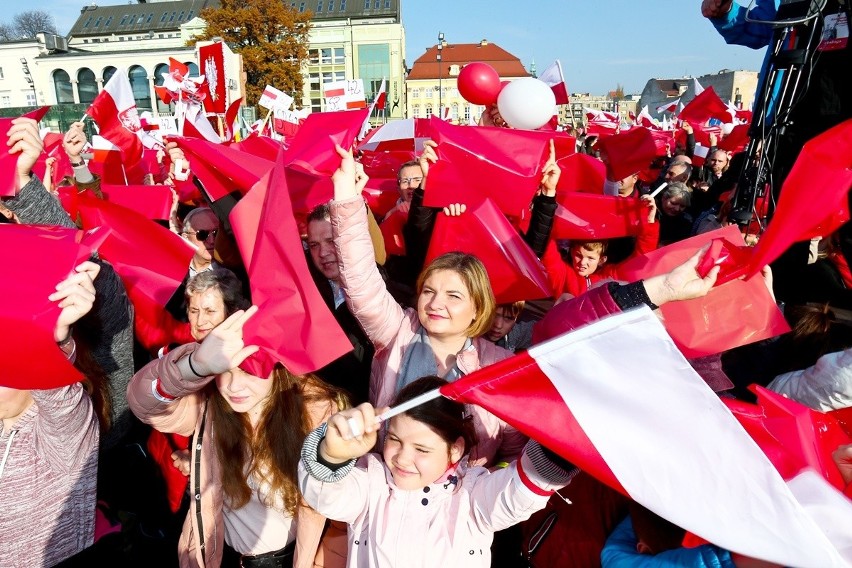 Radosna Parada Niepodległości przeszła przez Wrocław [ZDJĘCIA]