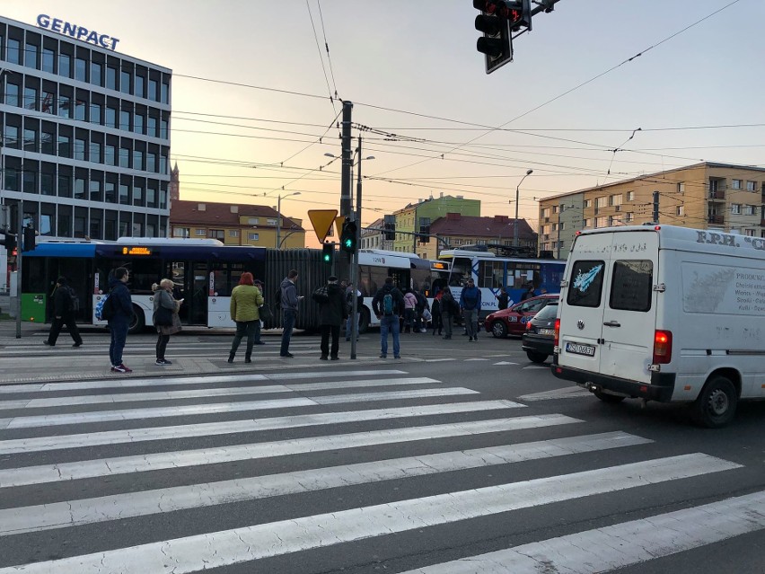 Poważny wypadek na Bramie Portowej. Jedenaście osób rannych