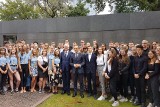 Ostrów Maz. Ostrowscy licealiści wzięli udział w spotkaniu szefów: MSZ Polski i Niemiec z młodzieżą w Muzeum Powstania Warszawskiego
