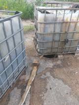 Porzucone beczki z olejem silnikowym w Nysie. Prawdopodobnie to olej spłynął do rzeki