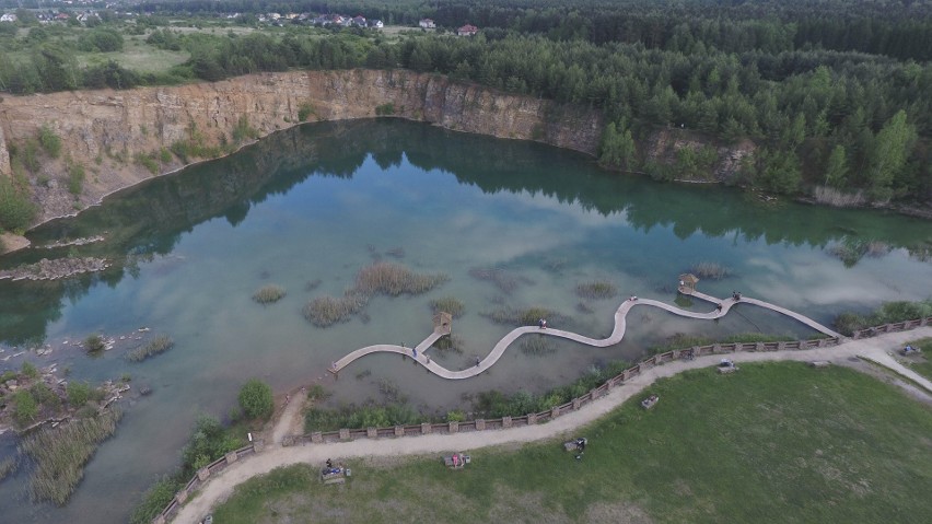 Niepełnosprawny Łukasz Wiliński objedzie na trajce całą Polskę. W jaworznickich Malediwach kręcono o nim film. Zobacz zdjęcia z planu