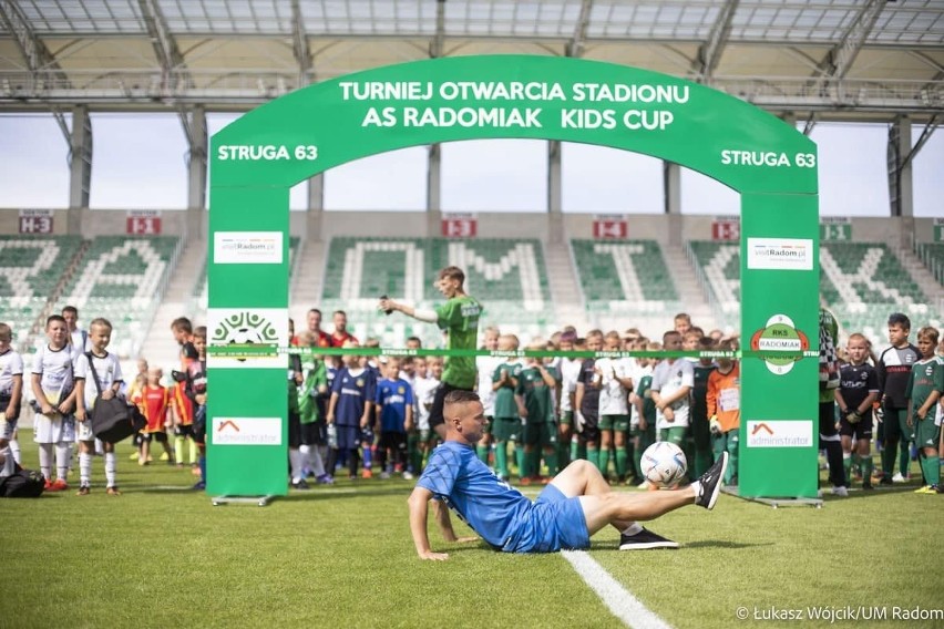 Stadion przy Struga 63 w Radomiu oficjalnie otwarty. Prezydent Radosław Witkowski przeciął wstęgę. Zobaczcie zdjęcia