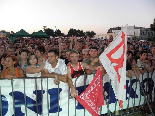 Fani Dżemu podczas koncertu w Pakości w 2010 roku