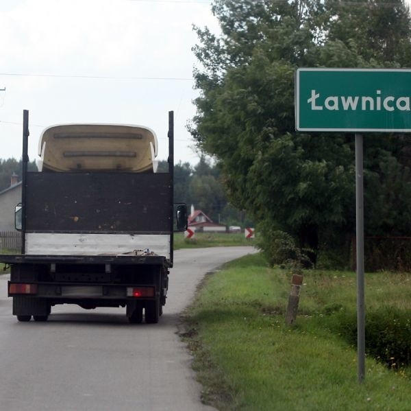 Nieopodal tego miejsca jazdę po pijanemu zakończył 40-latek - wjechał w bramę ogrodzenia posesji.