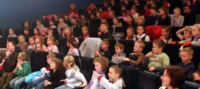 Tym razem w finałowym spotkaniu w ramach akcji "Pierwszaki&#8221; w Tarnobrzegu wzięła udział ponad setka dzieciaków.
