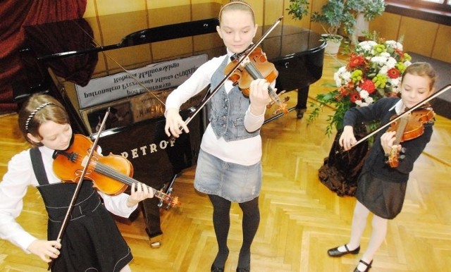 - Skrzypce to wspaniały instrument - zapewniają (od lewej) Agata, Weronika i Zuzia