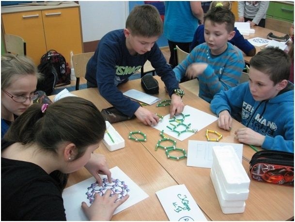 Zdolne dzieci ze szkoły w Cieślach uczestniczą w projekcie &#8222;Stawiam na moją przyszłość&#8221;.