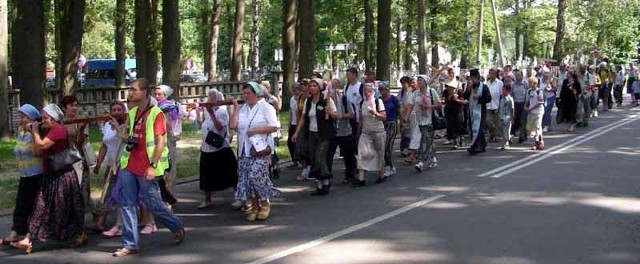 Hajnowska pielgrzymka na Grabarkę wyruszyła z kaplicy cmentarnej