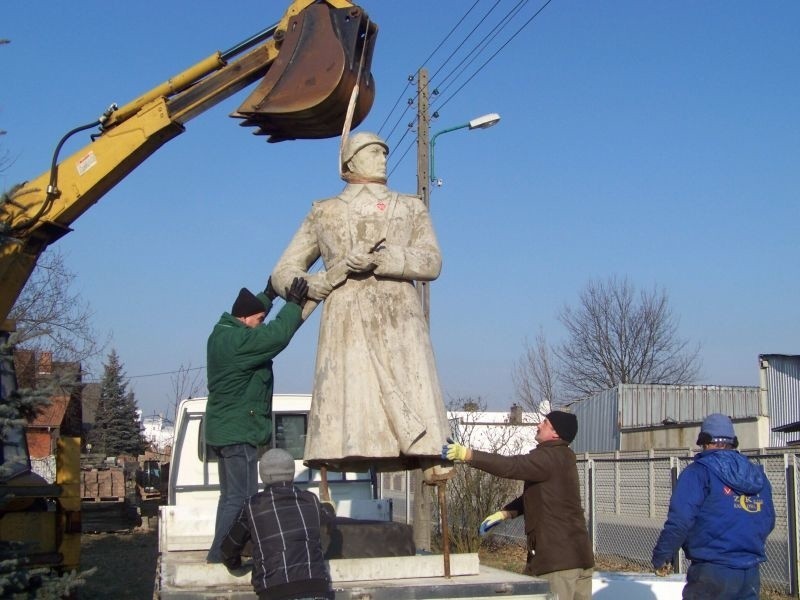Samorząd kargowski pomógł w umieszczeniu pomnika na...