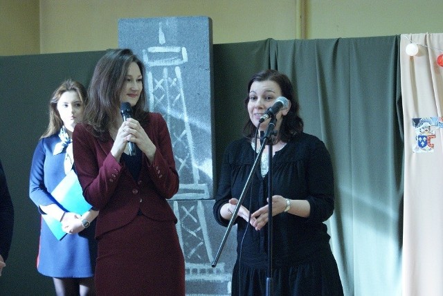 Małgorzata Mazur, romanistka III LO i Attachée  Ambasady Francji w Polsce do spraw współpracy językowej, Roselyne Marty(z prawej).