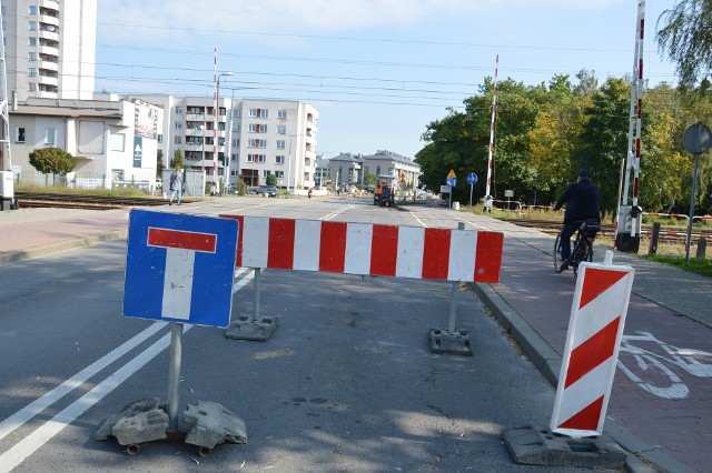 Ulica Popiełuszki jest od pół roku zamknięta od torów przy komendzie policji do Alej Jana Pawła II