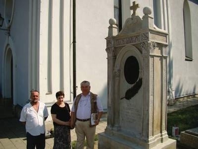 Michał Biernacki, Elżbieta Żurkowska sekretarz SMOZ i Jan Funek (z lewej) przy pomniku Szymona Błahuszewskiego Fot. Zbigniew Wojtiuk
