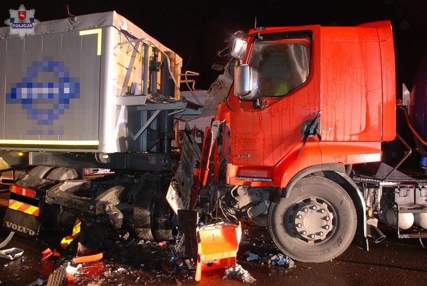 Żakowola Radzyńska: Zderzenie ciężarówek, zginął jeden z kierowców