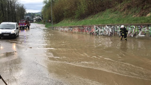 Zalana droga w Rabie Wyżnej