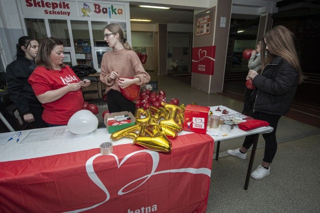 W piątkowe popołudnie wolontariusze przygotowywali centrum dowodzenia Szlachetnej Paczki w koszalińskiej SP nr 3. 