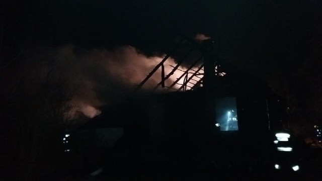 W dniu 1 stycznia 2017 roku około godziny 20:40 doszło do pożaru w budynku drewniano-murowym w miejscowości Zubole niedaleko Trzciannego (powiat moniecki). Strażacy na miejscu zdarzenia stwierdzili, że pali się część obiektu, w którym znajdowały się dwa oddzielne mieszkania. Pożarem całkowicie objęte było około połowy domu oraz cała konstrukcja dachowa.