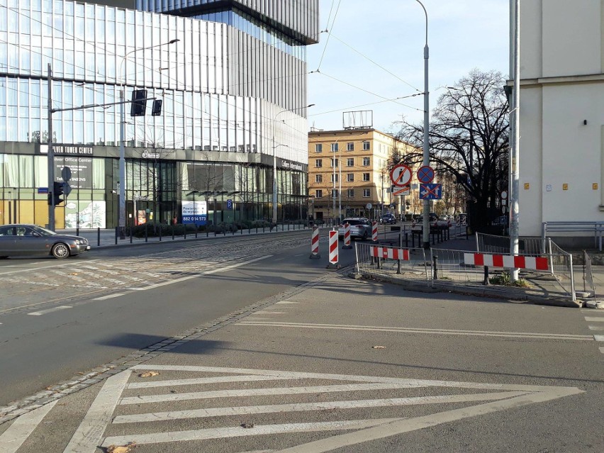 Budowa ścieżek rowerowych na ulicy Małachowskiego we...