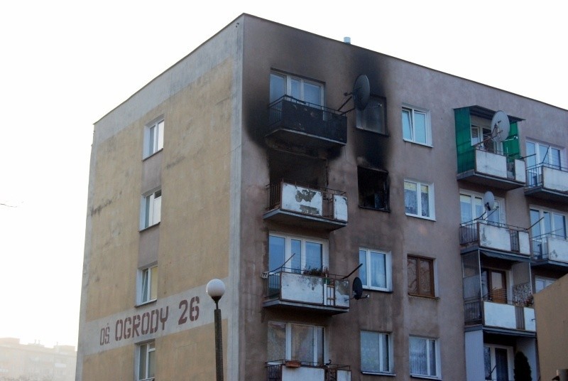 Pożar bloku w Ostrowcu. Zginął człowiek