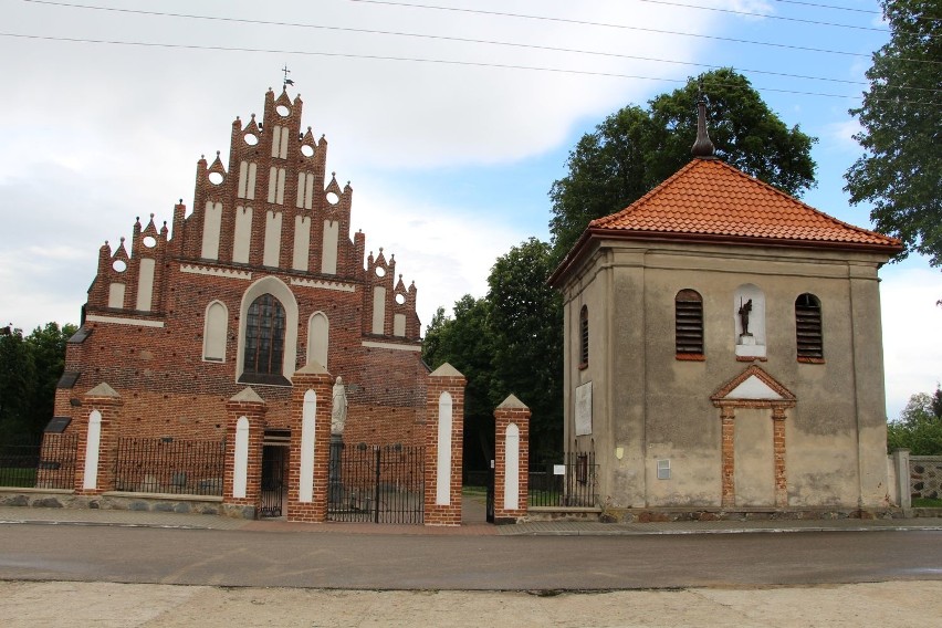 Wizna uzyskała lokację miejską w 1400 roku, zdegradowana w...