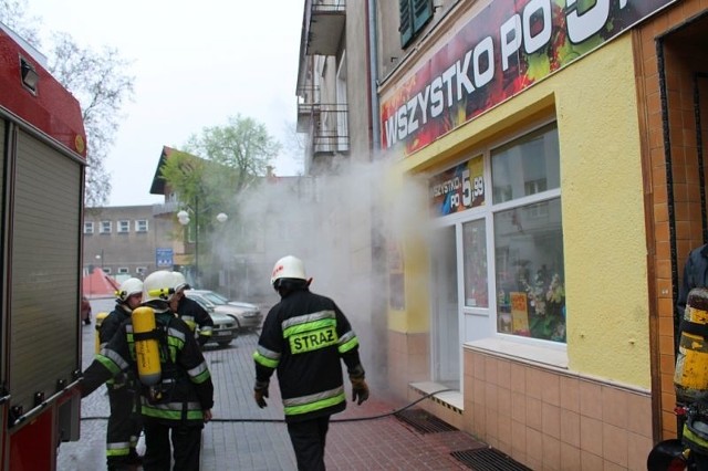 Pomieszczenia sklepu były mocno zadymione.